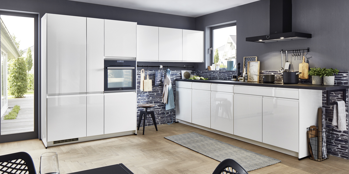 Weiß zählt nach wie vor zu den Lieblings-Einrichtungsfarben, denn Weiß ist zeitlos schön und tut einfach gut. Weiß nimmt sich dezent zuruck, lässt Räume großzugiger wirken und uberdauert jede Mode. Zudem ist Weiß unglaublich vielseitig und wandelbar. 